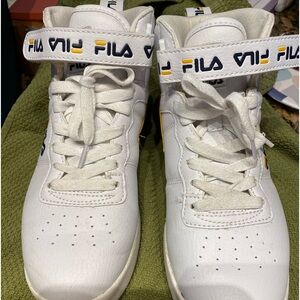 Size 5 White FILA high top sneakers. Worn twice.